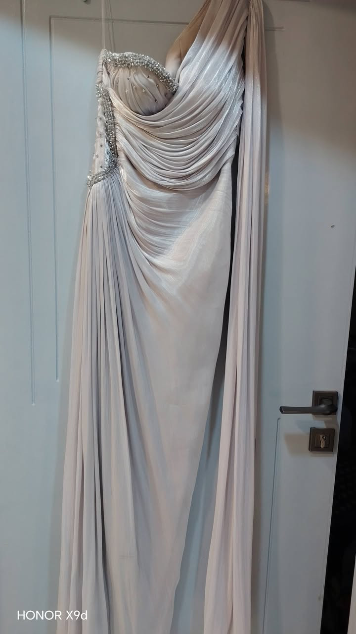 فستان مناسبات كلش راقي اشتريته صار يومين بس للاسف قياسه طلع ميناسبني قياسه لارج L
اشتريته ب 95 أريده ب 85
لونه بنفسجي فاتح


**إذا كنت صاحب هذا الإعلان وتريد حذفه لأي سبب، رجاءا أرسل رسالة إلى الدعم الفني**