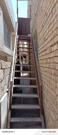 باب ودرج للبيع للاستفسار اتصل 07803575375