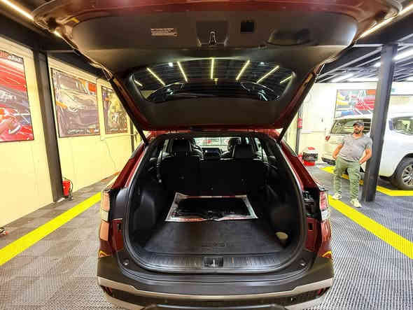 ‏2023 Kia Sportage X Line
كيا سبورتج إكس لاين

فول للاخير 

ماشية ٥٠ الف فقط 

لون 

ضرر فقط صندوق ومنشور صورت حادث

رقم بغداد  الجديد تحويل وكاله ٪؜100

مواصفاتها 

دعامية برستيج 

+مازدات لدات 

.بصمة  بصمه ابواب

بصمه تشغيل تشغيل عن بعد 

صندوق

 كهرباء 

 شاشة كبيره لمس

كاميرا دوارة 

رادارات / رادار امامي /رادار جانبي /رادار خلفي

 حساسات خلفي 

خرائط 

 كشنات تدفة‏  + شاحن بالكشن

 كشنات جلد 

 دفع رباعي  نضام جبلي وثلجي وترابي

نزول منحدرات                                                    

كشنات كهرباء

.تبريد قطعتين 

.اوتوهولد .   

ويل كروم 

بلوتوث USB ابل كار بلاي والاندروير 

 حاجب ليد

.نقطه عمياء

.اشاراة بالمراياة الجانبيه                                     

. فول تحكم ستيرن                                             

. كير أوتو + عادي.                                              

-اوتو بريك.                                                         

. بريك بصمة.                                                      

‏Led .+  زينون

.شحن اللاسلكي                                                            

. نضام قياده أيكو + سبورت + نورمل

. مثبت سرعه

. تحديد مسار 

. دمامات صوت  

.لايت بلادي Led  زينون

. رادار الخطوط البيضاء  

‏.شاشة إلكترونية

 تشغيل عن بعد 

‏-AUTO HOLD

‏Auto start 

سياره جديده. 

سعرها ٢٢٥ وبيها مجال بسيط (مكاني محموديه أو ناحية الرشيد )
***********
***********
