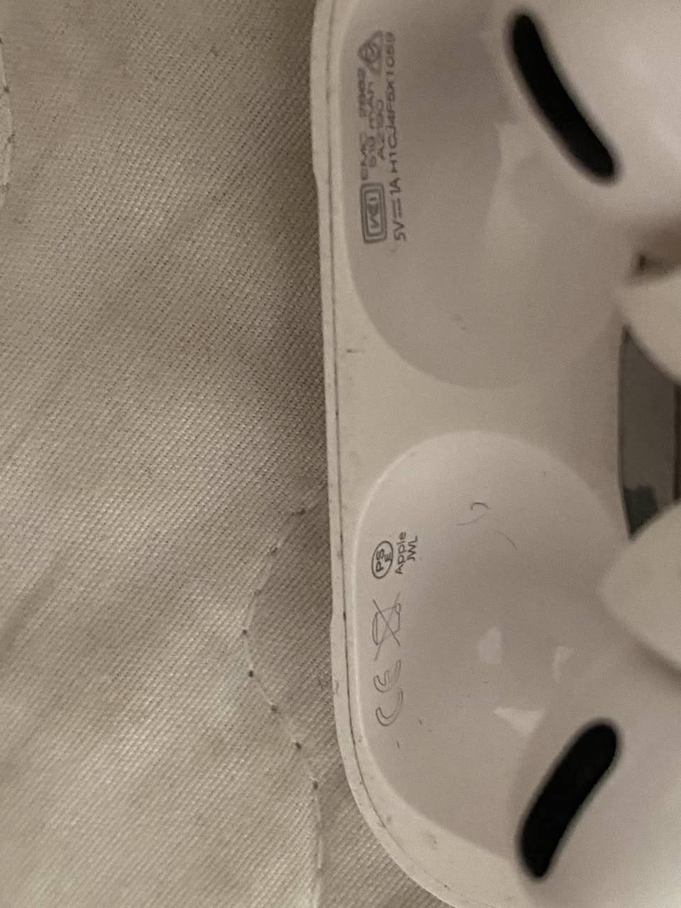 AirPods Pro 1 
ايربودز برو 

عزل ضوضاء بالسماعتين او تك واحد
ترانسبرنسي مود تسمع اي شيء من خلال المايكات
سبشل اوديو تتبع اتجاه الايفون
تدعم find me باحسابك
Live listening 
Background sound 

كارتونة موجودة وكافه الملحقات
سعر 150,000


**إذا كنت صاحب هذا الإعلان وتريد حذفه لأي سبب، رجاءا أرسل رسالة إلى الدعم الفني**