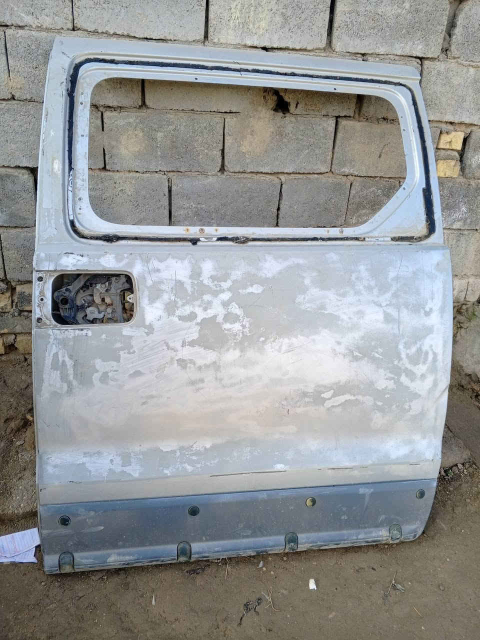 بيبان سلايت مع بيبان صدر وعربانه نظيفه يرادله غسله للبيع قيم وأخذ
***********
