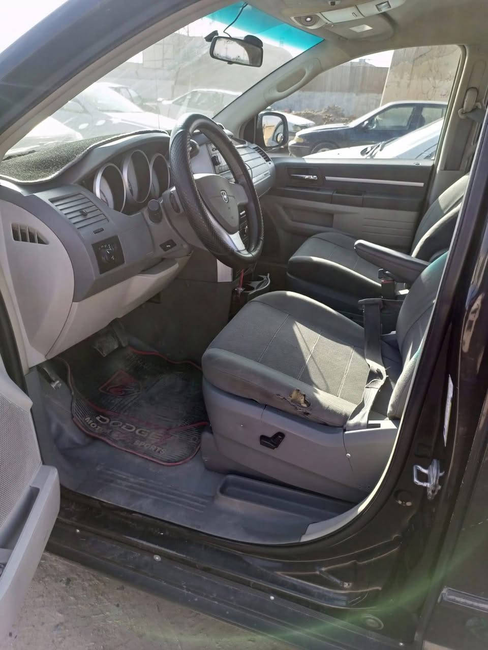 السلام عليكم ورحمة الله 
للبيع دوج كرفان موديل 2009 رقم سليمانية
شرط التحويل 
السعر 115 وبيها مجال 
باقي التفاصيل خاص 
***********
