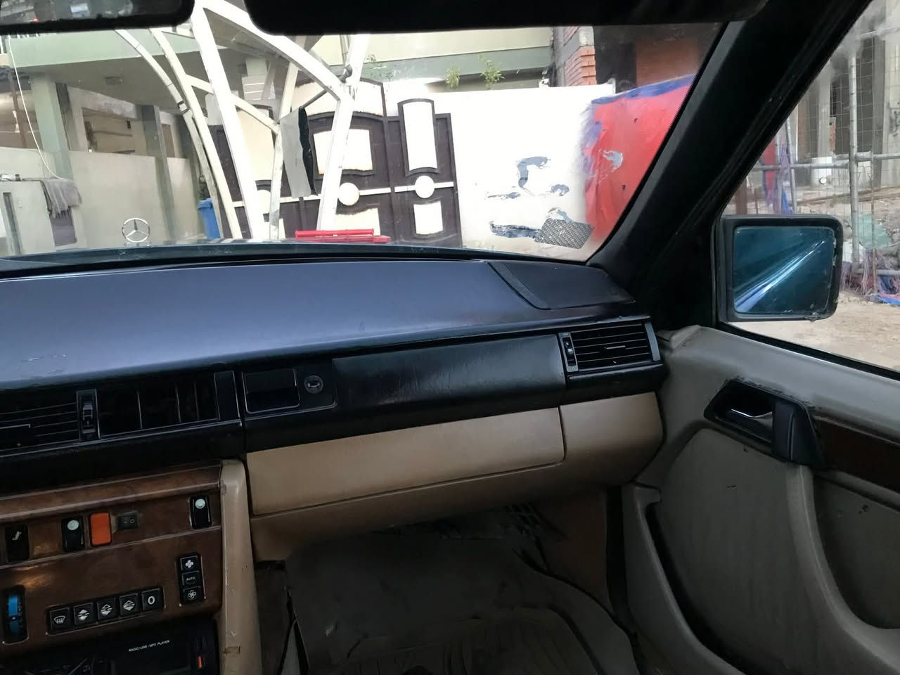 مارسيدس دب موديل 1990  كير محرك vvt ثنين ونص رقم بغداد انكليزي  السعر 43$  لون زيتوني مصبوغه للجماليه  تخم تاير صدر امامي خلفي نضاف قاعده مصلحه  بغداد القادسيه ***********
