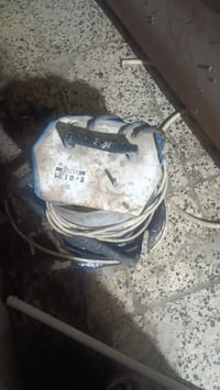 عندي ماكنة لحام بلغارية قديمة مستعملة، صناعية، تفيد اهل العمل الصناعي،...