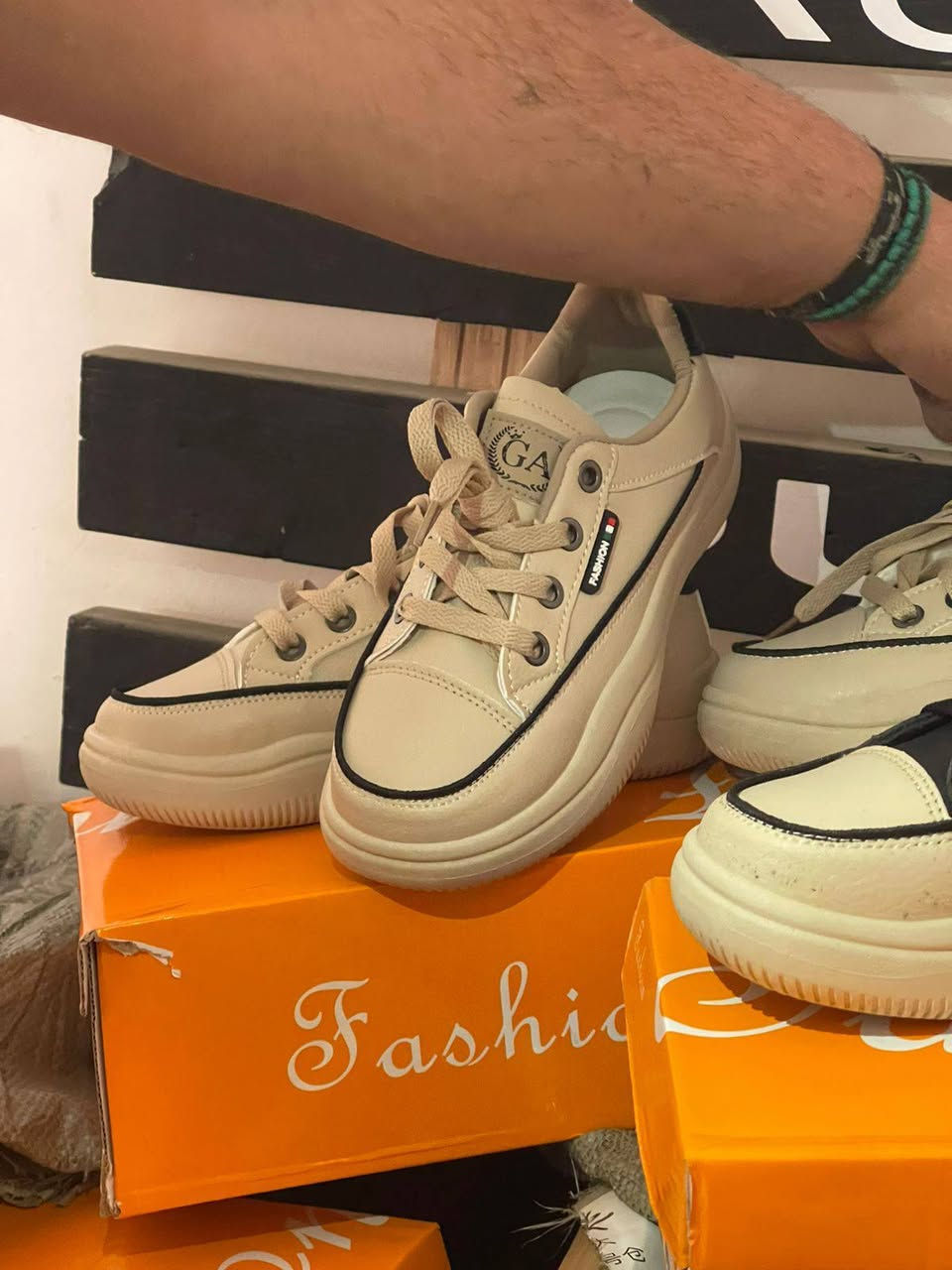 سلام عليكم اهلنة وناسنا طيبة لمحترمة توفرت لبضاعة خير من الله
الوان حلوة ولادي بناتي ولسعر جوة سوك 6 الاف فقط بلش 
جوة سوك جايكم عيد قياسات من 37%38%39 
رقمي بي واتساب ولخاص مفتوح ***********
توصيل داخل كميرة مجاني
