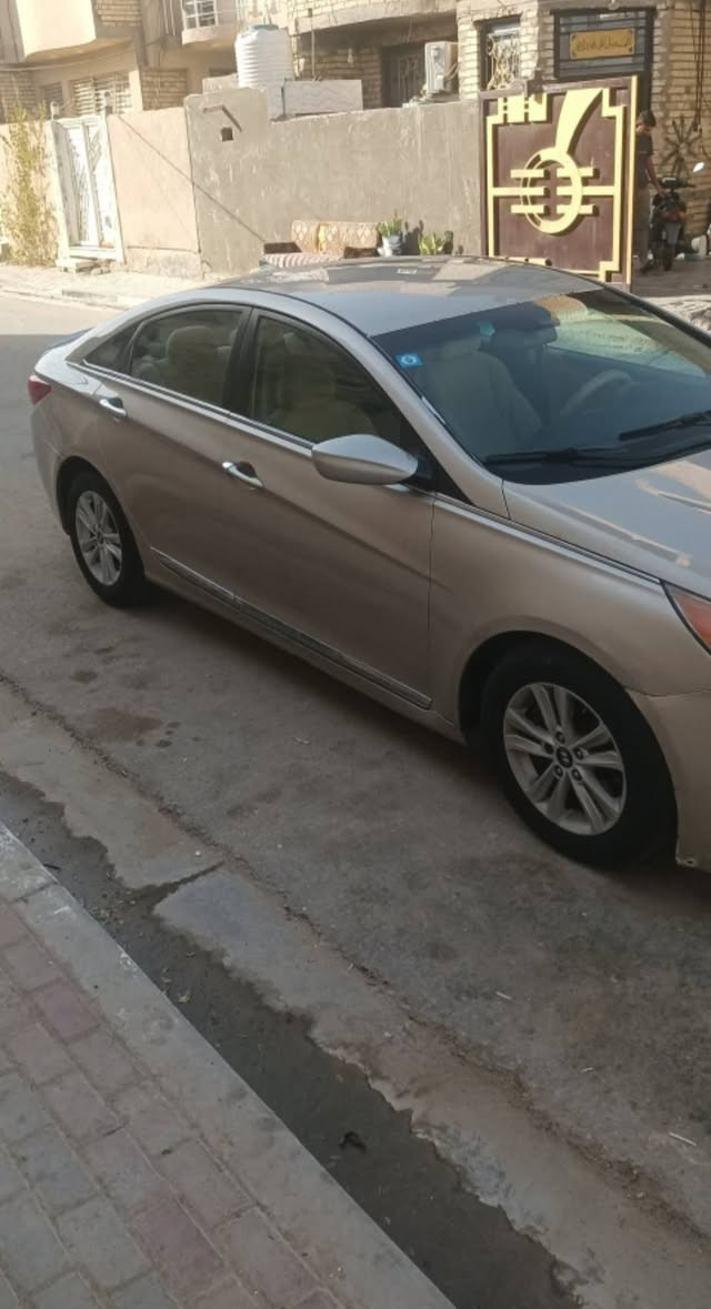 السلام عليكم سياره سوناتا 2012 للبيع
( مكفوله كفاله عامه ) رقم بغداد دولي
حادث فقط دعاميه اماميه بدون داخل 
مكينه 2400  
السياره بسمي مشروع وطني 
مكينه كير حداديه تخم تاير كله متعهد بي وكفاله 
السعر 120 وبيه مجال العنوان بابل 
للاتصال ***********
