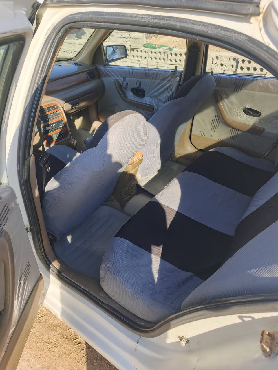 السلام عليكم سمند ناطق موديل ١١ السياره بيه الباب الي ورا السايق مصبوغ مكينه وكير كفاله تبريد شغال تخم تاير جديد السياره بيسمي مشروع وطني كهربائيات كله شغاله السياره جاهزه متصرف عليه ربع
***********
السعر ٤٢ وبيه مجال بسيط
