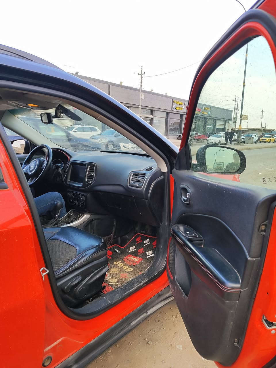 سلام عليكم
جيب كومباس تريل هوك فور ويل 
موديل 2018
فول مواصفات أعلى فئه ماعده الفتحه 
بصمة ابواب 
بصمة تشغيل 
تشغيل عن بعد 
شاشه كبيره 
تبريد قطعتين 
ستيرن هيتر
تدفئة كشنات 
سقف اسود
نظام تزحلق مانع انزلاق 
حادث جداً بسيط 
بعد بيها اهواي مواصفات 
السعر 125 وبيهاا مجال 
بيع او مراوس 
المكان ميسان/العماره 
الاستفسار ***********
