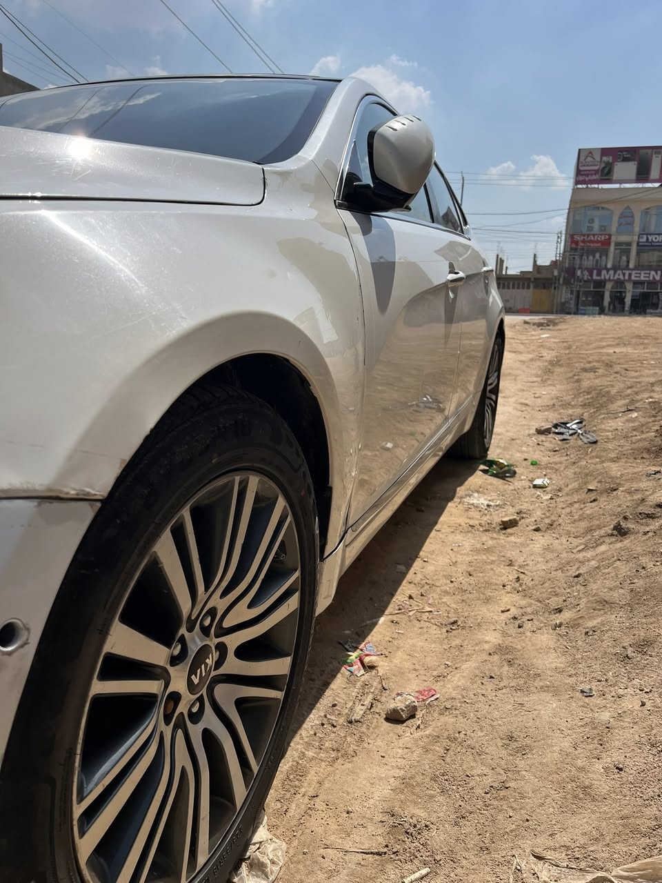 من رخصة الگروب
سيارة للبيع أو مراوس حسب القناعة 
كادنزا مُديل 2016
بيها أربع قطع بدون دواخل 
فول مواصفات واحد على واحد 
بنوروما بصمة تشغيل 
بصمة بيبان 
كشنات جلد 
تبريد خلفي 
حساسات امامية وخلفية 
رقم الهاتف ***********
العنوان كربلاء الهندية 
السعر 110وبيها مجال بسيط
