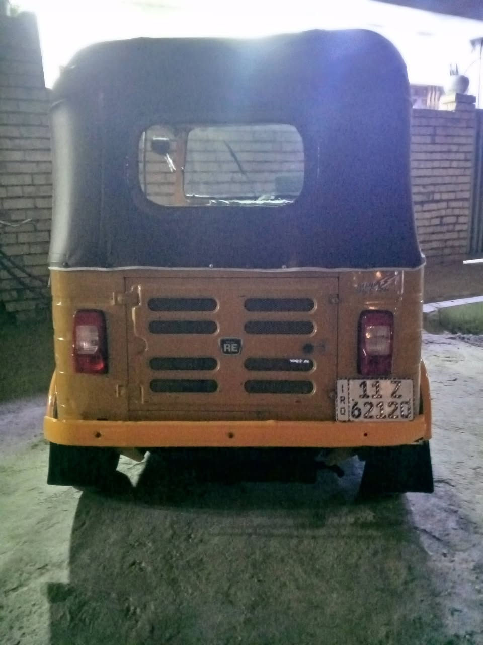 تكتك رقم وسنويه موديل 20 بل سنويه 19 شهر 12كفاله من معجون وصبغ بس دوس معمره فقط محرك  خير من الله مكاني بغداد الغزاليه السعر 6ونص بيه مجال ***********
