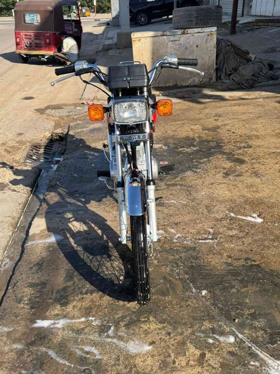 سلام عليكم دراجه لبيع صارله يمين من تعمرت بعده بدهن سحك بس وصل نامه شلامجه حلوه بشكل بس صار عدي ضرف وريد بيعه  بكاني ابو رمانه ميسان نتم تعرفون سعارهن مو شراي لا يدك *********** واني خادم لشراي
