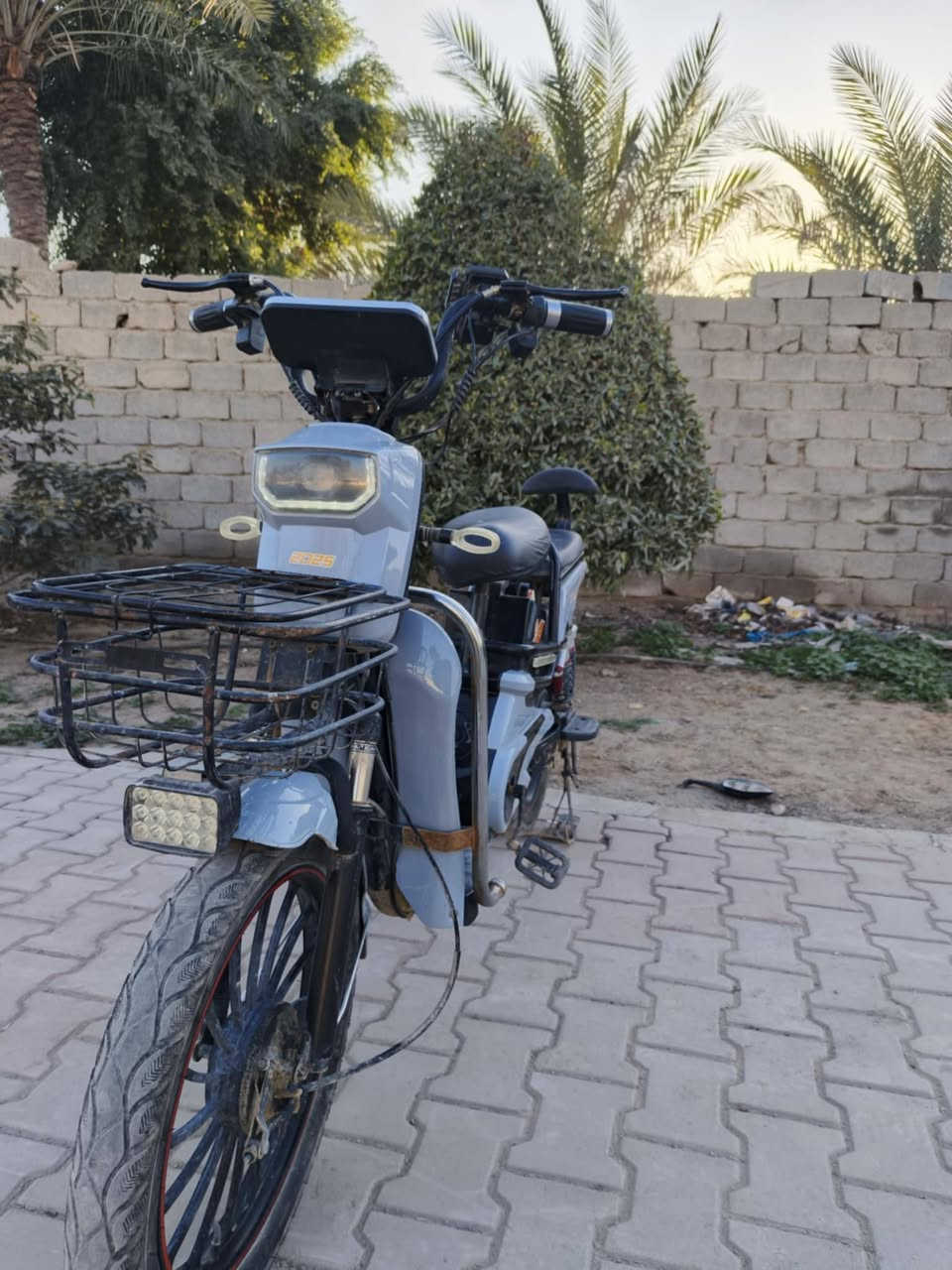 سلام عليكم السعر 300 وبي مجال 
دراجة شحن حجم 20 بطاريات 5   بعئوبه فلكه الامين ‏‪***********
