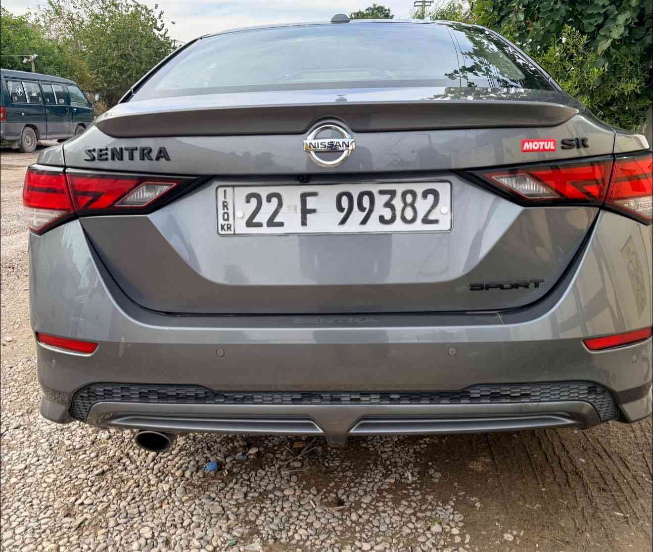 Sentra 2022 
مواصفات sr +++
يعني اخر مواصفات
ماشية 55.000
بجم كبس وصندوق كبس بدون صبغ
محرك 2000 
فتحة سقف
كشنات تدفئة
ستيرن تدفئة
كاميرات 360 درجة
مثبت سرعة
توقف ذاتي
تنبيهات وحساسات 360 درجة
السياره فول فول مواصفات

كير ومحرك بشرط
سيارة جاهزة وماليها اي نقص

الضرر 
الباب الي ورا السايق مبدل نفس اللون بأمريكا
بدون صبغ
بارد شبر باب السايق يم موضح بالصور
رقم الشاصي 3N1AB8DV5NY232256
 السعر 158 وبي مجال بسيط
***********
