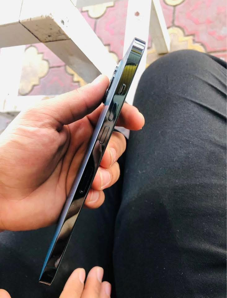 السلام عليكم أيفون 12 بروماكس دبل سيمكارت ذاكرة256 مامفتوح مامبدل بي أي شي كلشي بيلادي شرط فحس كمبيوتر بطارية77 بيلادي سعر 470 الف رقم مبايلي (***********)
