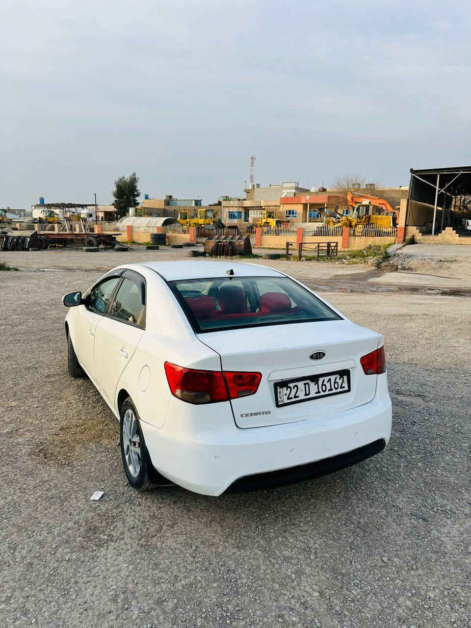 كيا سيراتو موديل ٢٠١٣ سةنةوي جديد كيرو مةكينة بةشةرت سبوغ ٥ بارجة سبوغ و نيو سةقف سبوغ بيش و باش كةبس ٤وةرةقة غرامةي هةية سعر ٧٥ ورقة شوين قةزاي خةبات *********** أربيل, العراق
