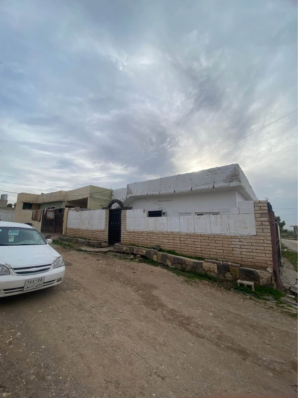 خانو بۆ فرۆشتن ١٥٠متر روکن نزیک مزگەوت و مەکتەب کاملە ئاوو کارەبای هەیە شوێن شارۆچکەی بلاغ سەر رێگای مسیف سعر ١٩٥ ورقە و مجال *********** *********** واتساپ ڤایبر 

منزل بیع ١٥٠ متر رکن مقابل جامع و مدرسە کامل مسفات ماء کارەبایات اکو عنوان اربیل قریە بلاغ تریق مسیف بنزبت سعر ١٩٥ ورقە مجال *********** ***********  واتساب ڤایبر أربيل, العراق
