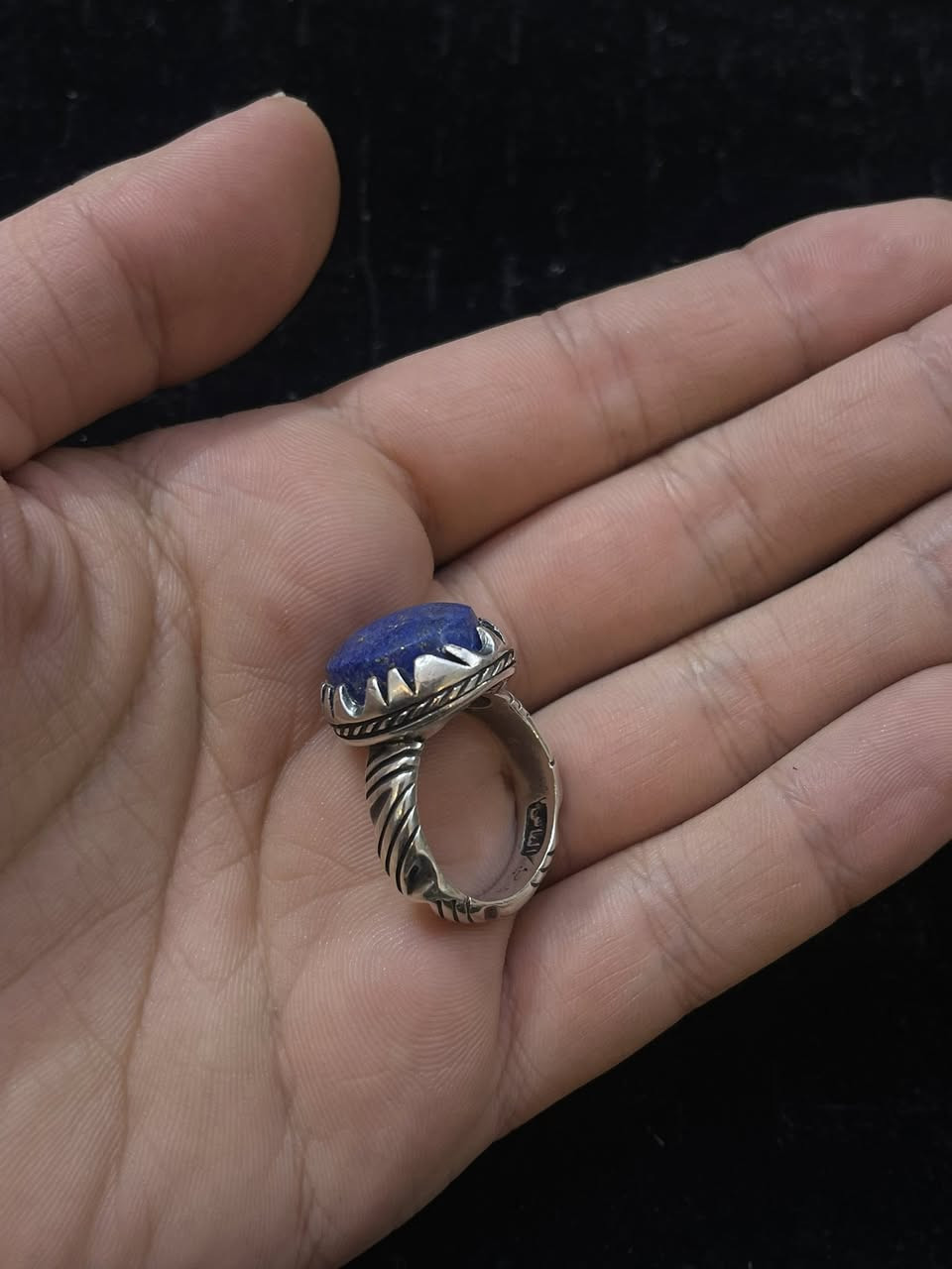 متوفر للبيع خاتم من حجر حجر اللازورد الطبيعي عالي الجوده وزن الحجر 12 قيراط.   وزن الخاتم الكلي 13,90 

طبعن من صياغة الماس  

السعر المطلوب ١٠٠ الف 
متوجد  في بغداد الكاضميه  او الميدان   من ساعه ٧ صباحا الى ساعه ٣ عصران 
 
*********** 
بيع مباشر
