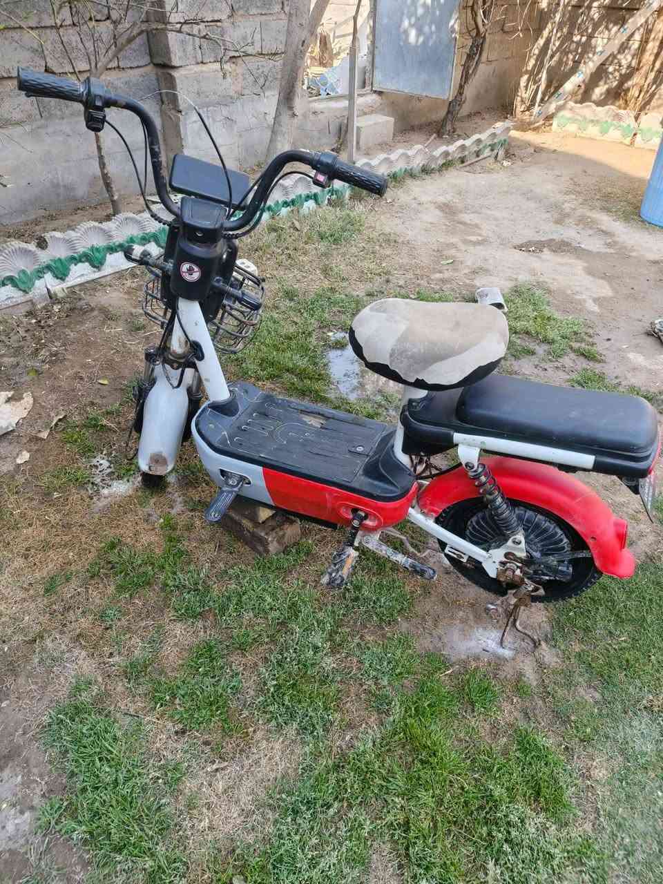 السلام عليكم دراجه شحن حجم 14 جديده كهربائياتهة كلهن شقاله الدراجه نضيفه مثل ماموضح بل صوره السعر 150بيها مجال حك الجيه العنوان بغداد ابو غريب حي غواص الرقم ***********
