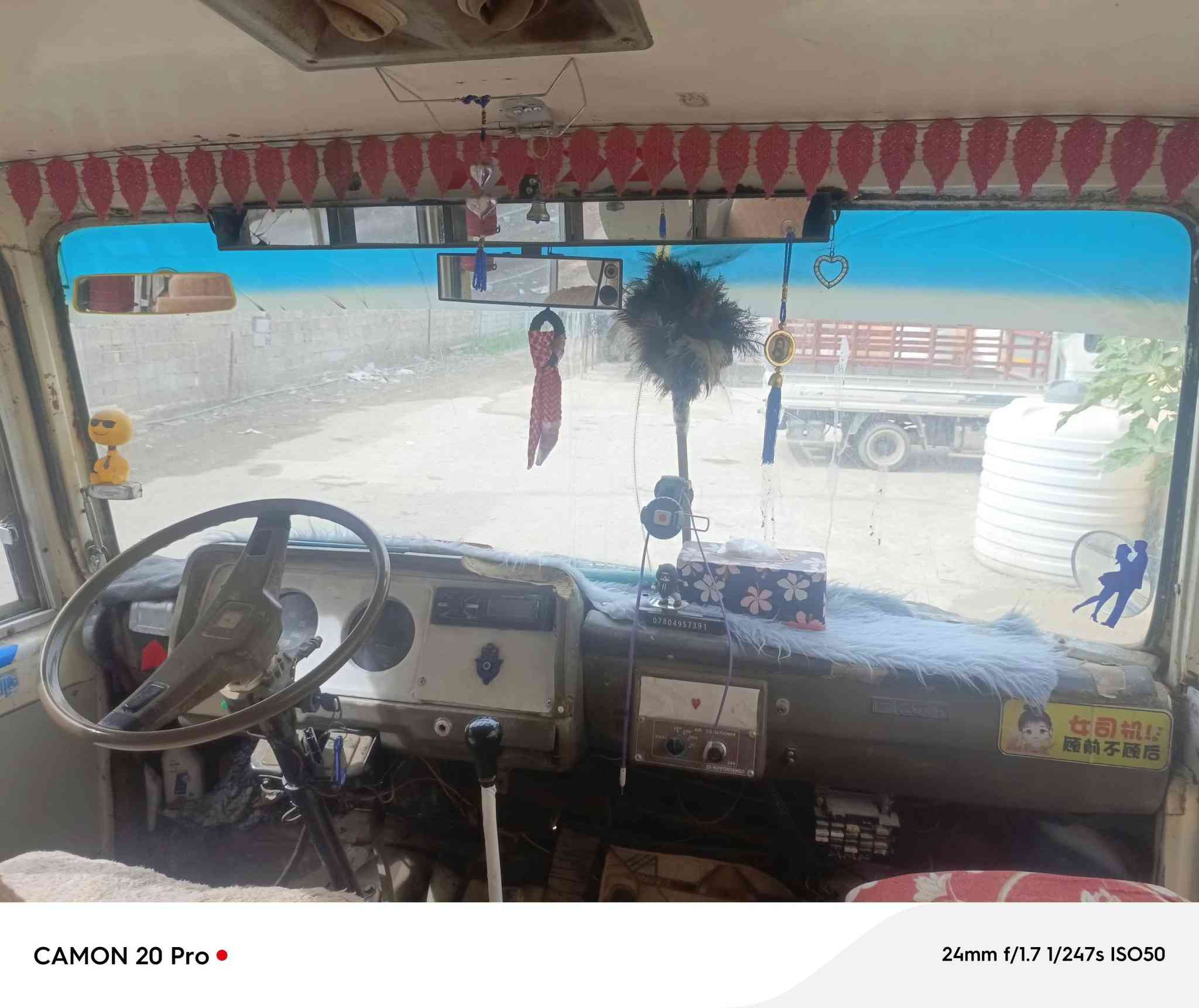 السلام عليكم كوستر 81للبيع سياره خير من الله مكينه كروسيده بانزين لاتبخير لاتنقيص لانضوح لايت سكن ماسحات زركات هورن شغالات تايرات انضاف باتري جديد  سياره تاخذها كبل للشارع متصرف عليها ربع ب4250وبيها مجال قليل ***********
