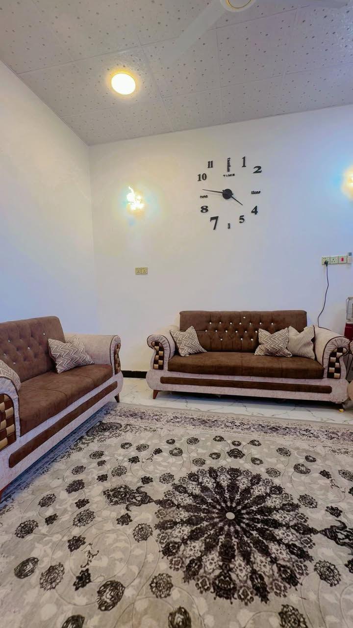 قنفات للبيع 5قطع ثنين كبار وحده وسط وكراسي ثنين مابيهن ضرر بس قنفه وحده مضرر خشبه يراد يدكها النجار يعني شغله بسيطه سعره 250وبي مجال مكاني البصره مناوي لجم


**إذا كنت صاحب هذا الإعلان وتريد حذفه لأي سبب، رجاءا أرسل رسالة إلى الدعم الفني**