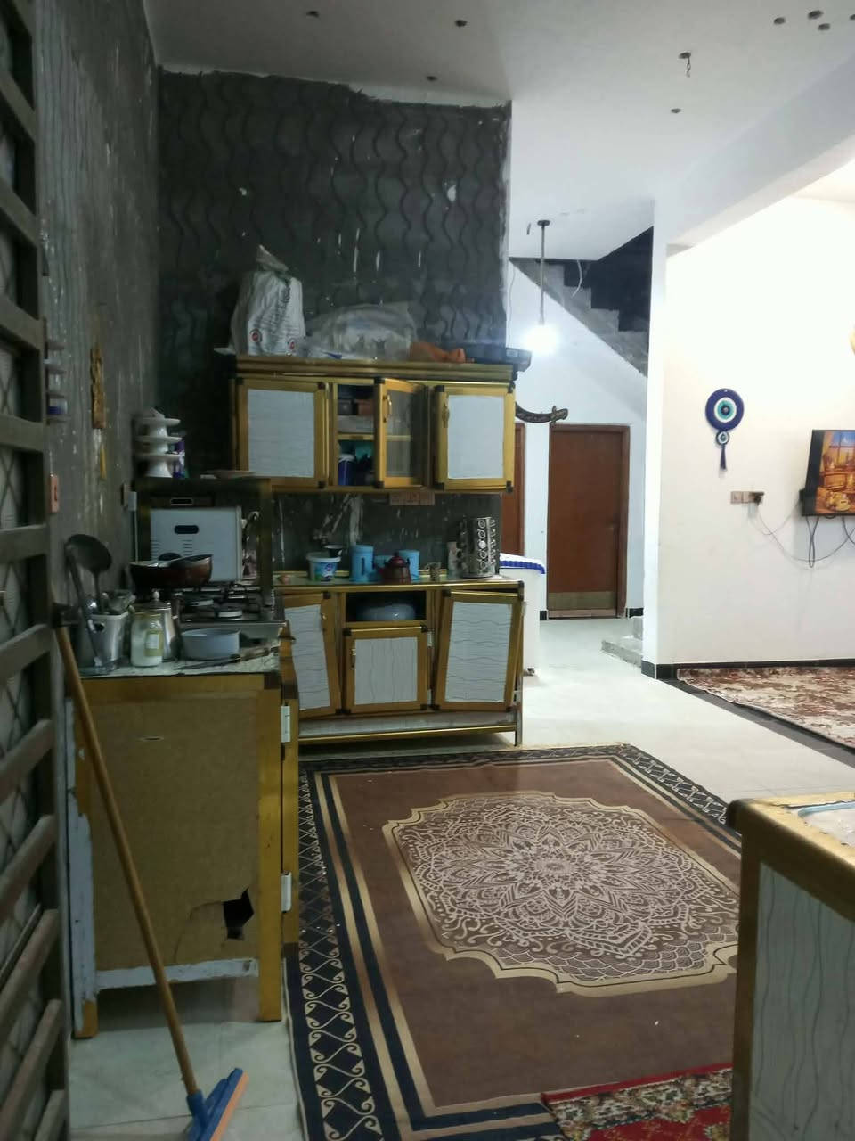 بيت بالصالحيه شارع احمد الوائلي .
‏مساحه 150 متر يبعد عن الشارع العام ٢٠٠ متر  شارعين تبليط مجاري ماشيه ع الشارع موقع جدا مميز 
‏استقبال معزوله
‏كراج سياره
‏مطبخ مفتوح على الصاله
‏غرفتين نوم 
‏حمامات داخلي وخارجي
‏موزع درج 
‏مناور اثنين 
‏البيت بي نقص سيراميك جداري فقط المطبخ والحمامات وبيتونه وستاره فقط
‏بناء جديد 2024 بلوك
‏السعر 130 ويي مجال
للتواصل على التلكرام @Martada67
او المراسله على حساب الانستكرام 52g.u


**إذا كنت صاحب هذا الإعلان وتريد حذفه لأي سبب، رجاءا أرسل رسالة إلى الدعم الفني**