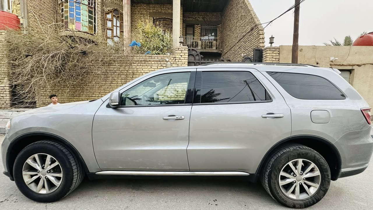 دورنكو موديل ٢٠١٥ مرمزه ٢٠٢٣ بدون حادث مكفوله السياره عدا الدعامية الأماميه -٧راكب - ٦ سلندر - كشنات جلد - شاشه - كامره - حساسات - السياره بدون رقم - مكانه ذي قار تم تنزيل السعر ١٧٥  وبيه مجال - للتواصل ***********
