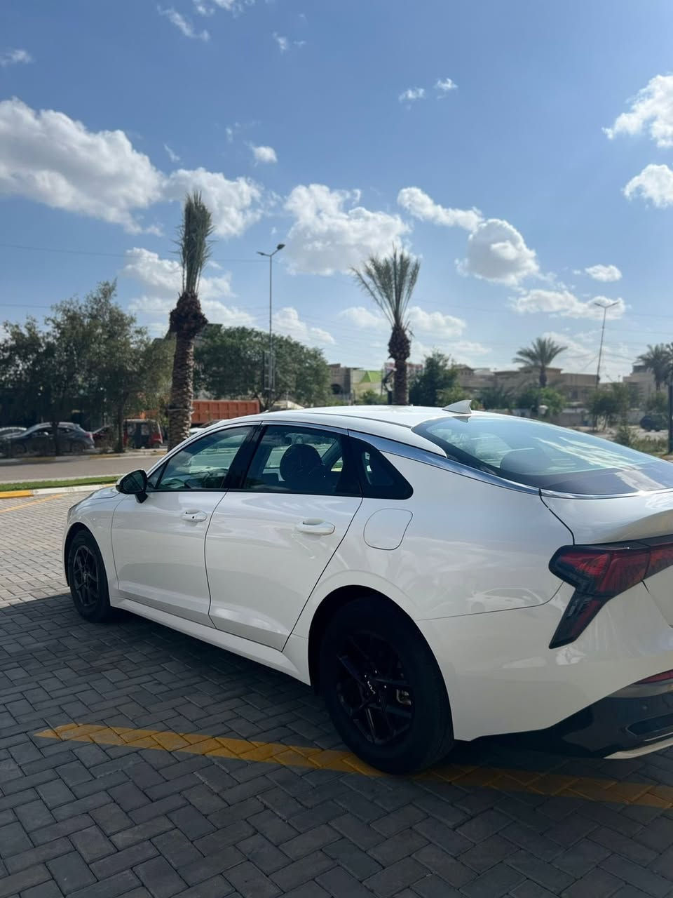 كيا كي فايف 2025 شكل جديد k5

محرك : 2500 تنفس طبيعي مرغوب 

بعدها زيرو سياره ع مشي اميركا 11 الف 

مواصفاتها 

بصمة 
تشغيل عن بعد 
بصمه ابواب وبصمه جنطه 
لد امامي وخلفي 
عدسات زنون 
نقاط عمياء 
شاشتين دشبول متصل 
عدادات ديجتل 
تبريد ومسجل شاشه منصل 
حساسات 360 درجة 
سايد بريك كهربائي 
اوتو هولد 
تحكم مود درايف 
فول تحكم ستيرن مع قياده ذاتيه 
رادارات امامي خلفي وجانبي مع اوتو ستوب 

سياره حادثها جاملغ وبابين جهة الصدر 
بدون دواخل ابد وطرف بنيد صبغ 
دخول جديد وتحويلها مباشر 

عنوان : الكاظمية جكوك 

السعر 185$

الاستفسار واتصال :***********
