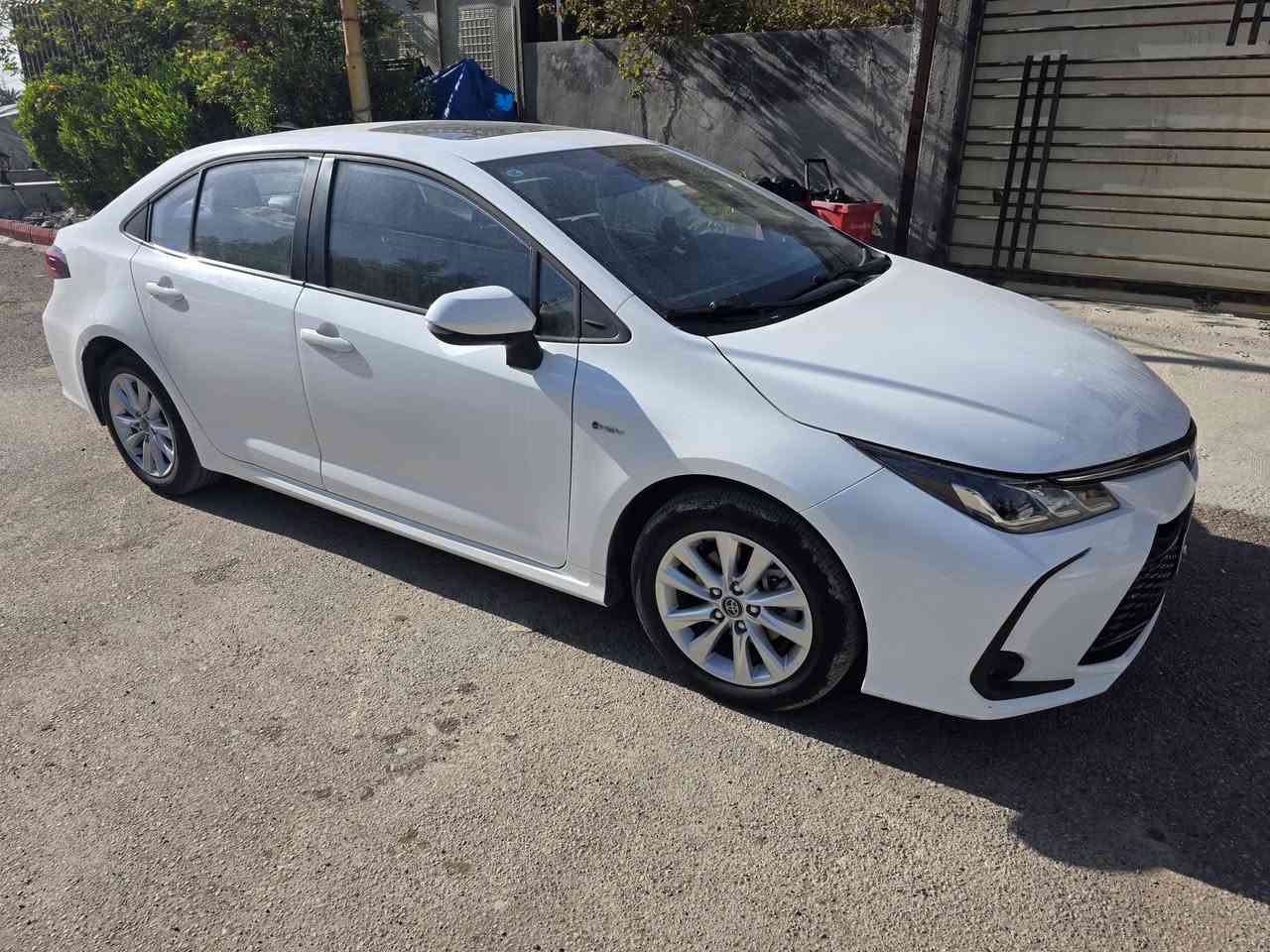 🚗 تويوتا كورولا 2025 هايبرد (Hybrid) - بحالة الزيرو 🚗
​المواصفات المختصرة:
​الموديل: 2025 (وارد صيني - مواصفات خليجي).
​المسافة: 8,000 كم فقط (أخت الزيرو).
​الرقم: بغداد، جاهزة للتحويل.
​أبرز المميزات:
✅ اقتصادية جداً: نظام EV Mode ووضعيات قيادة متعددة.
✅ فول مواصفات: فتحة سقف، كشنات جلد، رادار أمان، تبريد قطعتين.
✅ تكنولوجيا: شاشة كبيرة، أوامر صوتية، تحكمات ستيرن كاملة.
​الحالة: السيارة بوضع الشركة، لا نقص ولا شخط، ريحة الزيرو بعدها بيها.
​💰 السعر: [ 23,500 ]
📍 المكان: بغداد. البلديات
​للتواصل والاستفسار:
📞 [***********]
