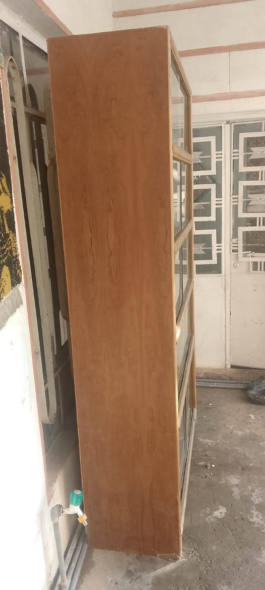 مكتبه للبيع رتفاع مترين وعرض متر وربع  مكاني كربلاء  حي العسكري  لا تصال على رقم***********
