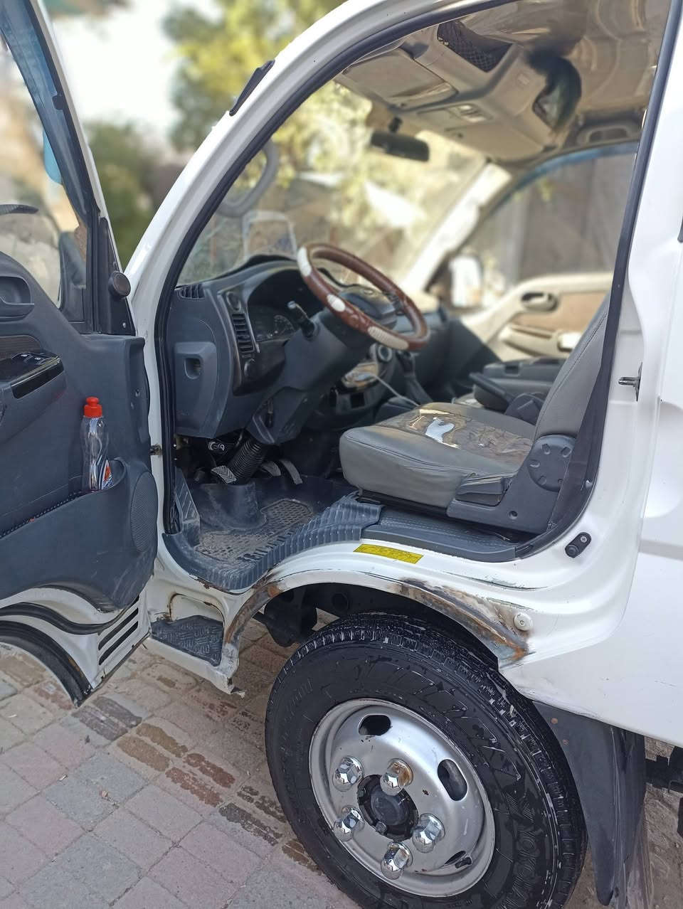 سلام عليكم كيه فحل مفتوح مديل 2015 مكفوله كفاله عامه تحوير 14 استد 27 متخمه تاير ياباني تدفأه تبريد شغال السياره توني ملكط دوسهه السياره مال جناي و 2015 اصل ولسياره خير من الله الرقم الاتصال ***********  السعر 130 وبيهه مجال للشراي
