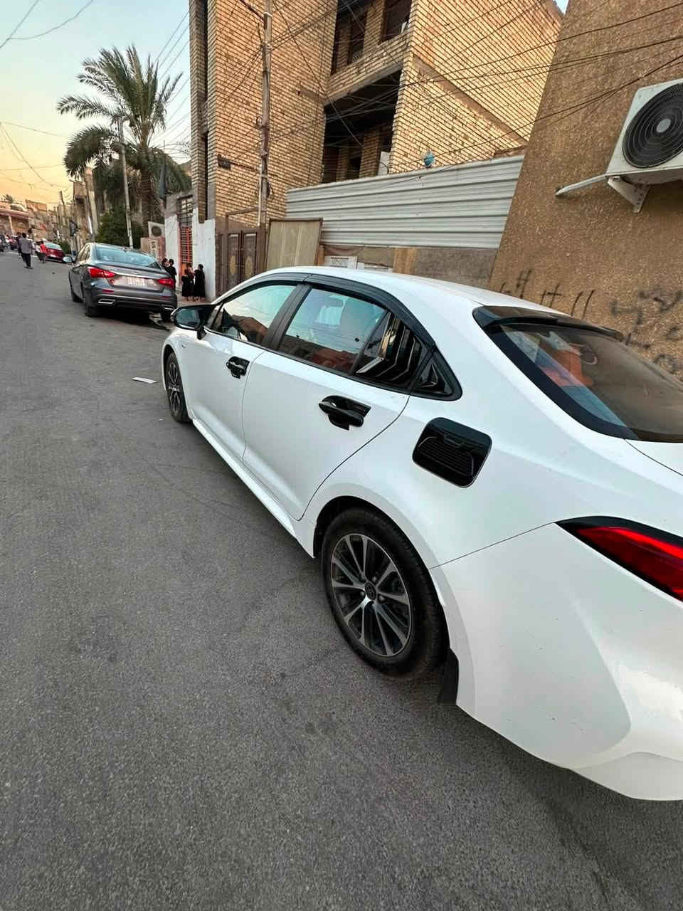 سلام عليكم  كورلا هايبرد وارد صيني موديل 2025 ماشيه 11 الف مكفوله سياره عازل حراري جميع الجام مدوشمه كشنات ارضيات سياره كامله من كلشي سستم كاربون فايبر من داخل سياره مصروف عليه هواي السعر 26 مليون بيه مجال بسمي تحويل مباشر الرقم ***********
