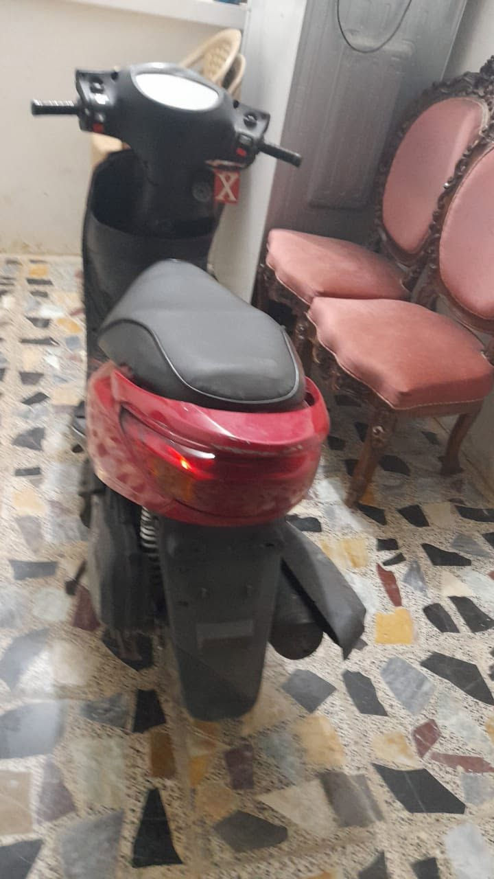 سلام عليكم دراجه بريز بغبغاء ١٤٠ ياباني نوزل خير من الله تايرات جدد مكينه تخبل كهربايات كلها شغاله عنوان بغداد الحريه السعر ٨٠٠ رقمي ***********  مكلف بل نشر 👍🏻🫡
