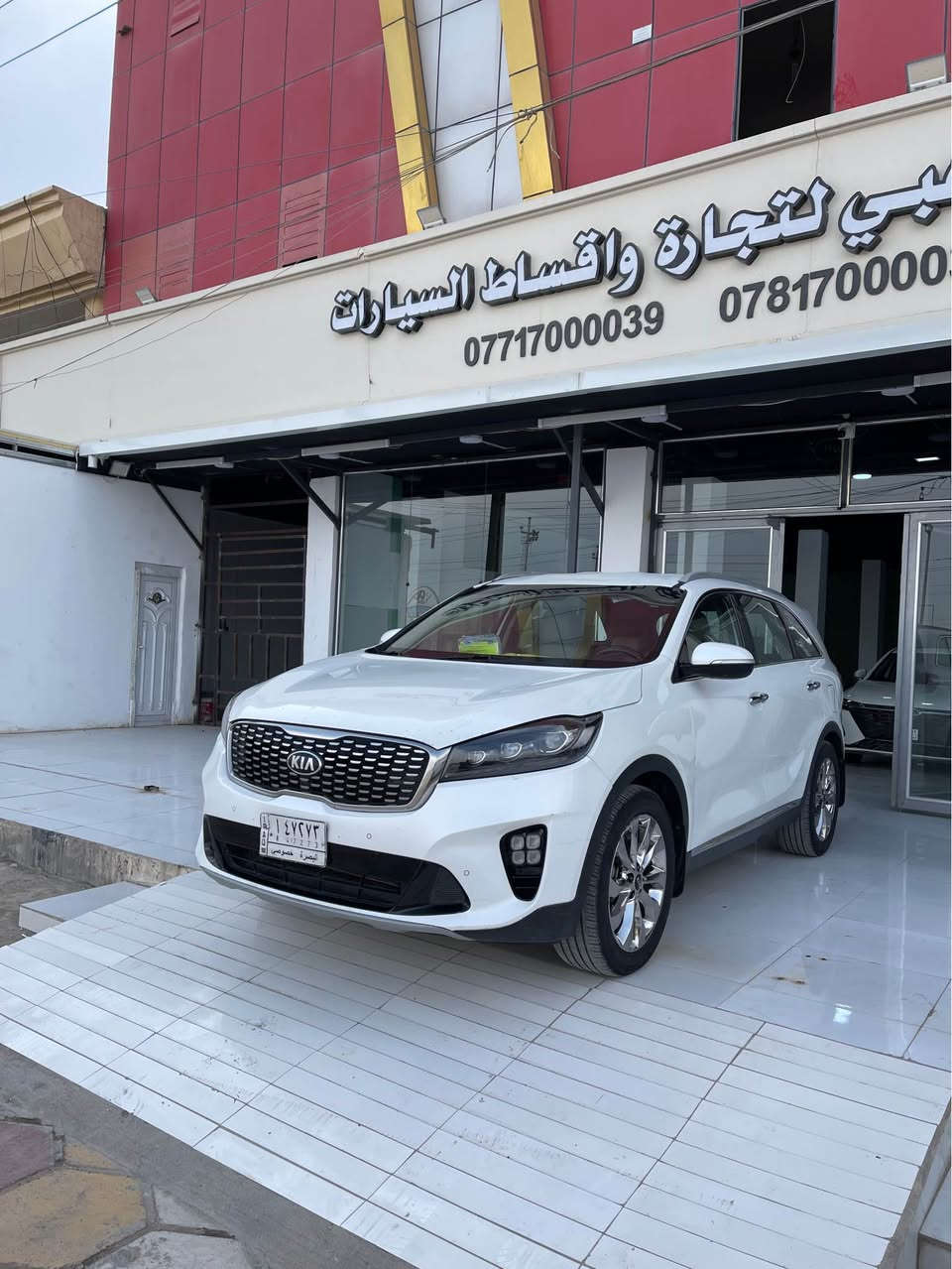 السلام عليكم 
كيا سورنتو 2019 خليجي 6 سلندر 
7 راكب 
3 قطع تبريد 
السيارة رقم بصرة اقساط باقي سنتين وتصير حره 
بأسم ولد شاب متقاعد استقطاع مباشر على الماستر 
بدون لا مقترض ولا كفيل الاستقطاع على الماستر 
السيارة ماشية 300 الف 
الحداده جديده 
تخم تاير جديد بيها 
المحرك كفالة ما مفتوح 
الكير بيه بداية تورباين 
السياره بيها 3 قطع صبغ الجاملغات الامامية والبنيد 
وكصة القمارة اثر سقوط سقيفة عليها والباقي ما بيها شي 
السعر 175 ورقة وقابل للتفاوض 
للاستفسار 
***********
مكان السيارة البصرة دور النفط قرب سنتر القمر المنير البصرة, العراق
