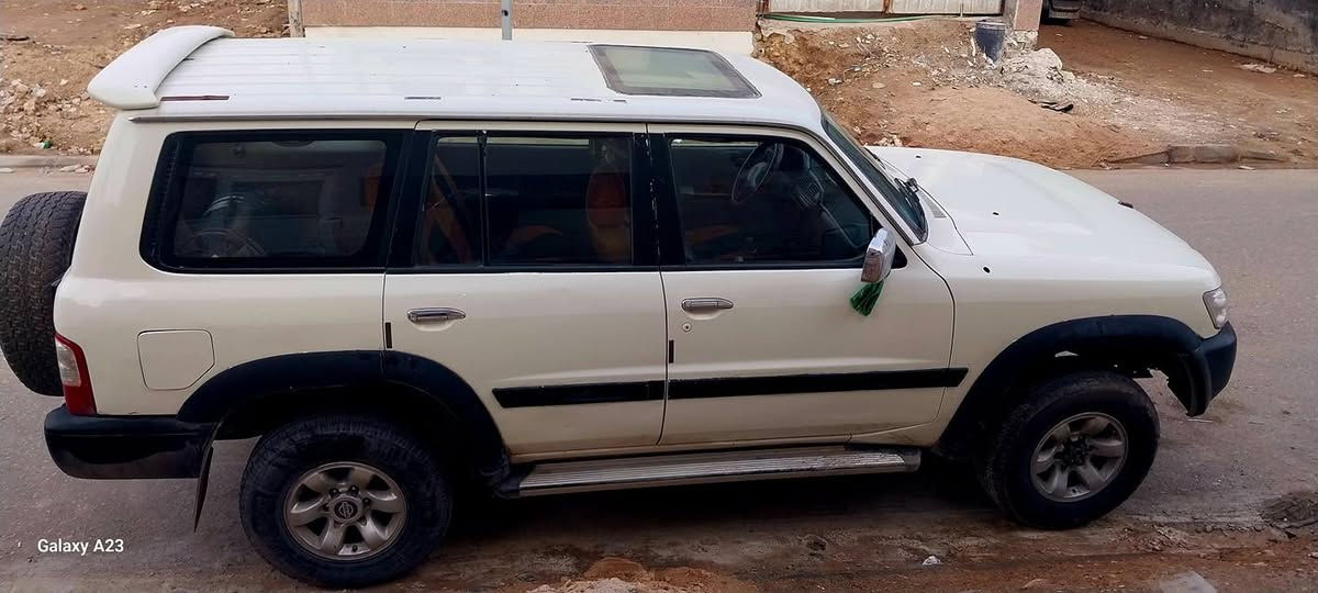 نيسان باترول مديل 2000
سوبر سفاري مكينه 4500 كير عادي السياره فول مواصفات 
١_ فتحه بالقماره 
٢_ جام اوتو 
٣-سنتر لوك ريموت جميع الابواب 
٤_شاشه LED كامره خلفيه  
٥_سستم لايت كامل 
٦_كشنات جلد دشبول عسلي 
 7_ رقم بغداد الدولي الجديد بأسمي 
٨_ ثلاجه 
٩ بوصله 
١٠ ويل كب بلادي 
عليها ادامه كامله  كير ومحرك مكفولات جدد  السياره لا داخله صيد ولا جانت عد صياد 
السعر ١١٠ 
رقم تلفوني بيه وتسب 
***********
