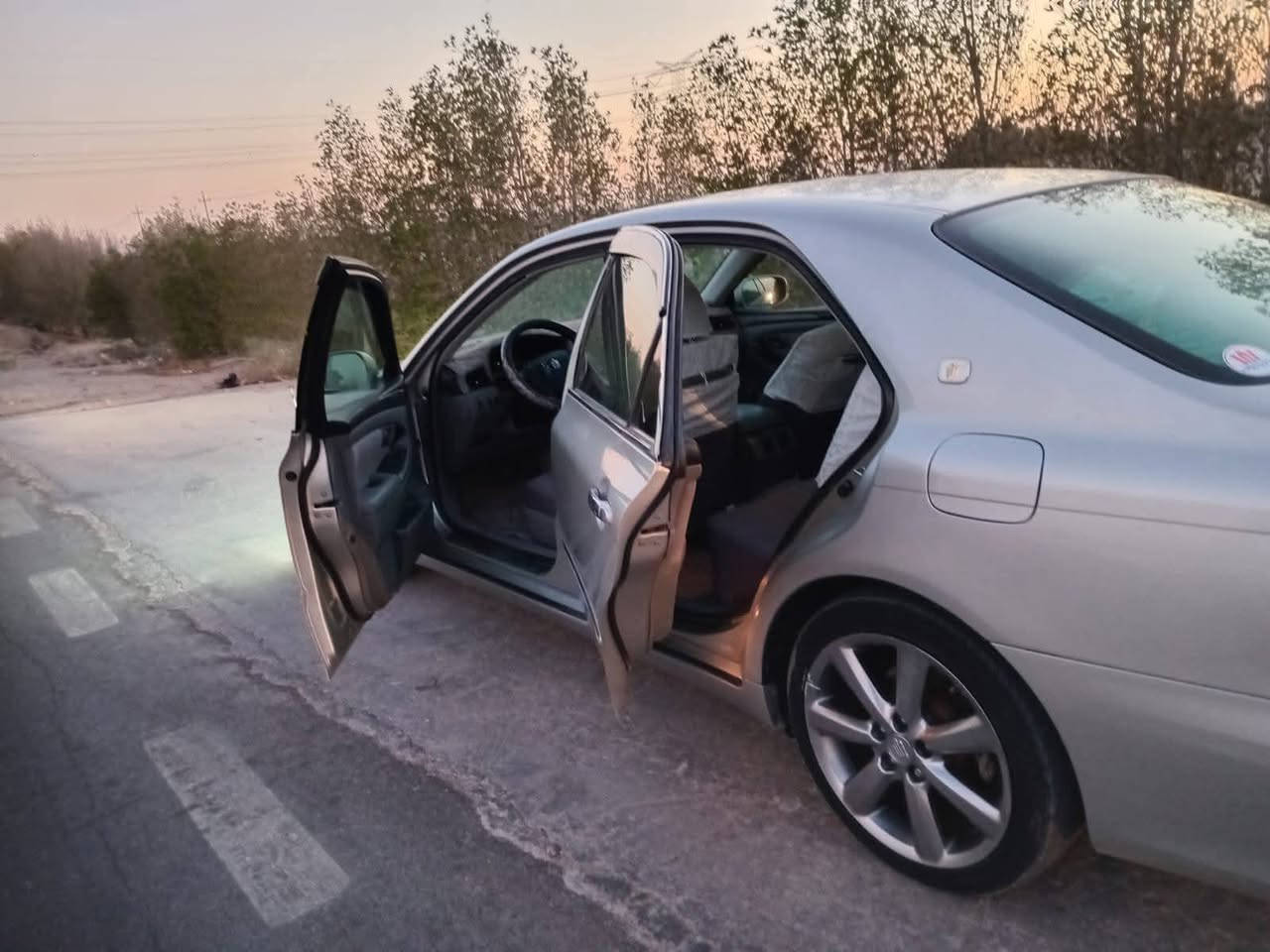 اخوان السلام عليكم شاهينه رقم بصرة دولي مزاد كمرك مديل 2004 مكفولة من كص ونقل جثه مكينه 6 سندر دفور جبير تخم  تايرجديد حداديه جديده تبريد شغال كهربائيات كله شغاله سيارة دواخل كله جديده  سنويه 2030سيارة حلوه مال جناي تحويل ثاني يوم /سعر 137 وبيه مجال /مكان السياره البصرة سفوان /***********/***********مكلف بنشر
