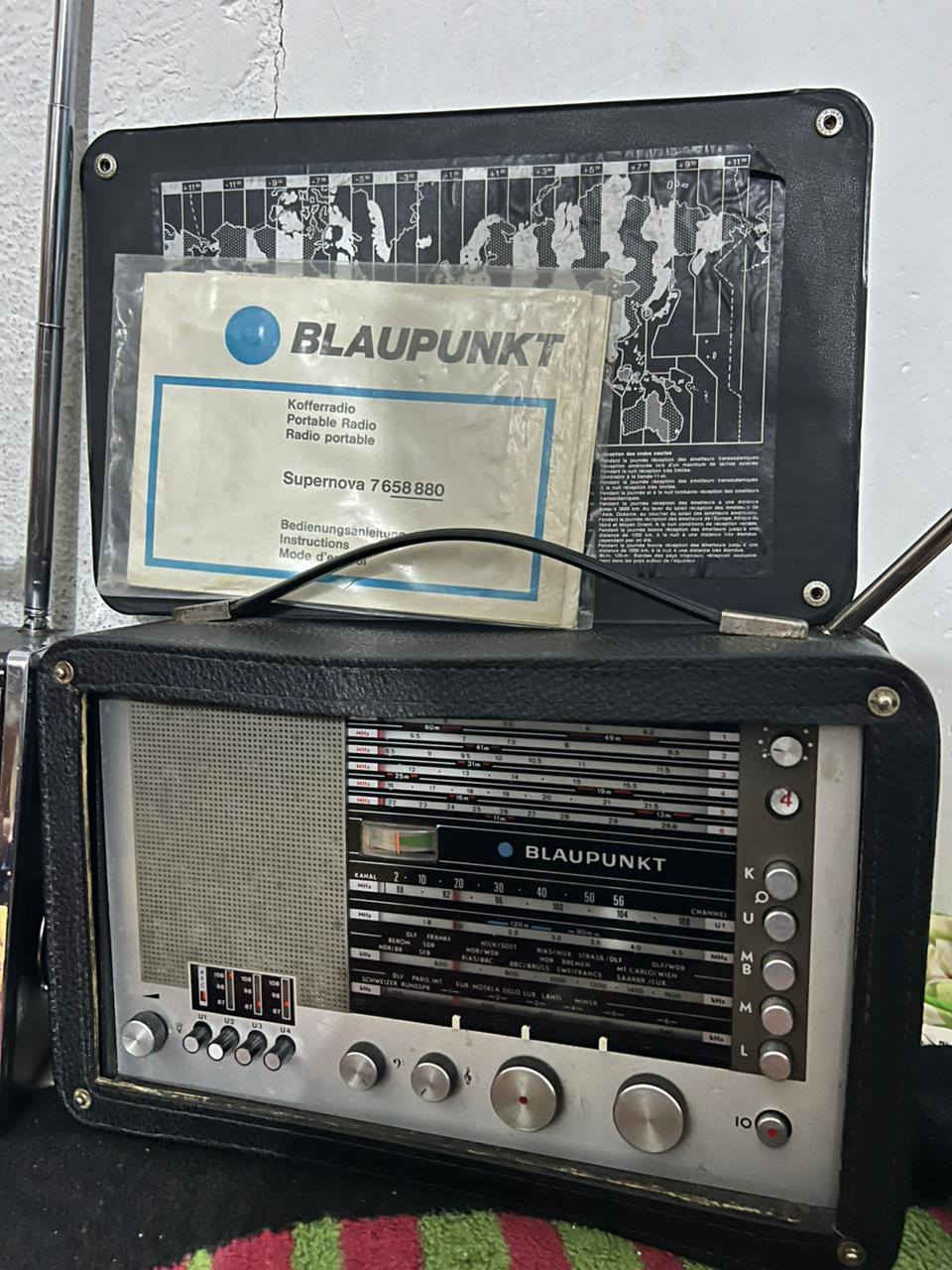 راديو بلوبنكت الماني للبيع نظيف جدا موجات متوسطة وقصيرة و fm والسعر ع الخاص او ع هذا الرقم واتساب 
***********
