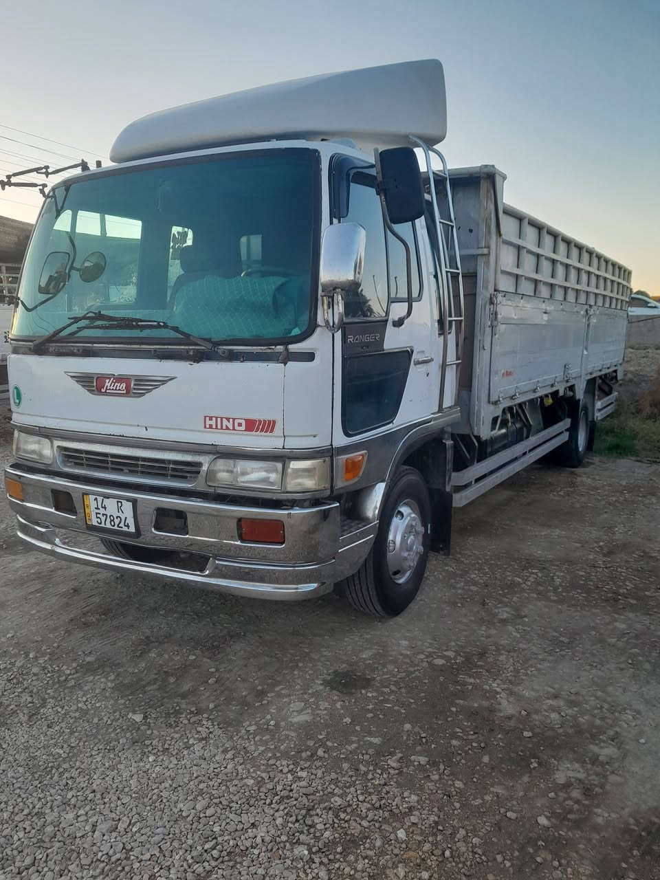 هينو طيره للبيع طول سته وربع بلادي موديل ٩٣ مكينه 70 عادي حاويه لاصرف ولا بخار رقم نكليزي بصره تخم تاير سياره كبل للعمل مكلف بل نشر ***********
