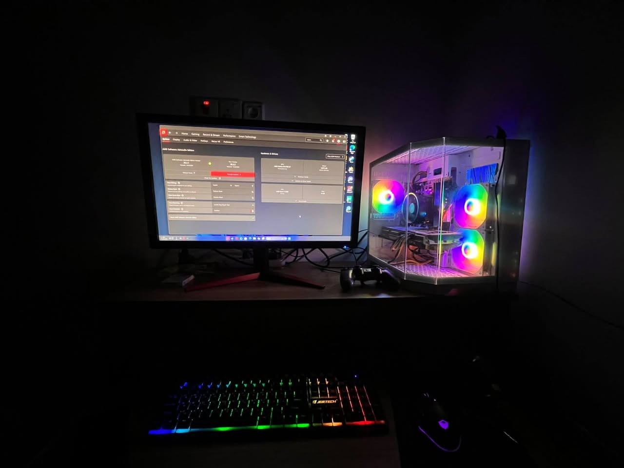 السلام عليكم

بي سي للبيع
المواصفات :
المعالج:rayzen5 5500
الماذر بورد : من asus B450-k
كارت الشاشة: XFX RX 6700 XT 
الرام:(2×8) 16GB بسرعة 3600MHZ T-FORCE
التخزين: 512GB ssd m.2
مزود الطاقه: 650w Bronze
الكيس :aigo c218
شاشة : 24 انش 165hz
الاستخدام :   ١٠ اشهر
السعر: 1200 وبي مجال
للتواصل : ***********
