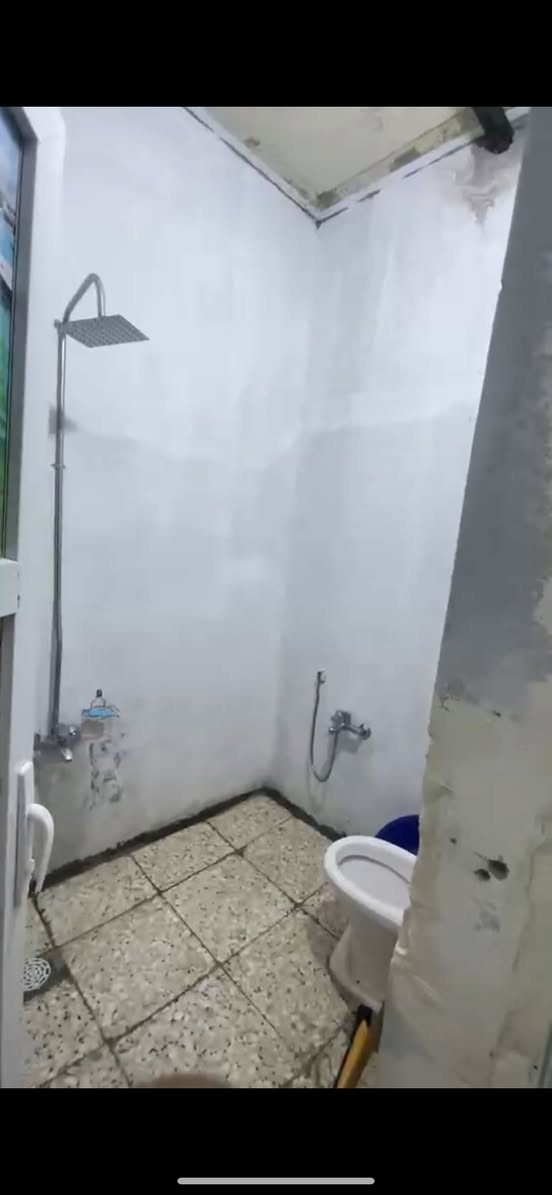 السلام عليكم 
بيت للبيع مساحة ٢٠٠مترا  وقف  
كميره شارع ابو دريس ***********واتساب
