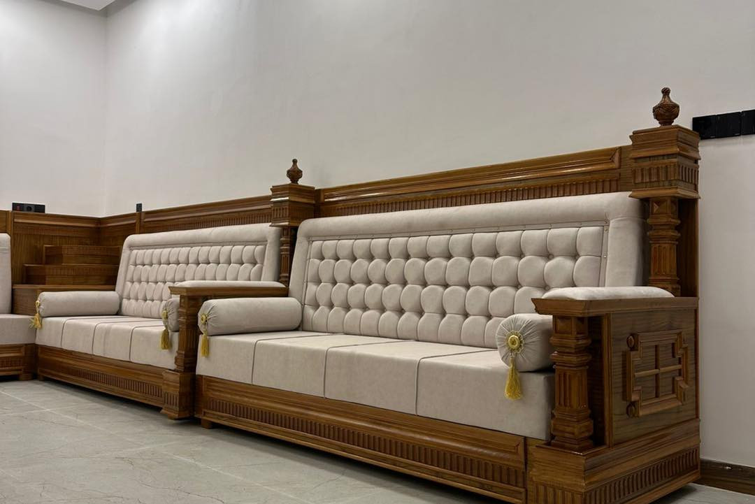 نجارة بيت الخشب • البيت الحلو يبدي من بابه 🪵خشب اصيل وقنفات مريحة لان بيتك يستاهل الاحلى
ابواب راسية 
ابواب تركيه
ديوان 
قنفات راسية 
ديكورات
( موصل دورة قاسم الخياط ) 
محسن المشهداني ‏‪***********‬‏
علاء العبيدي ***********
