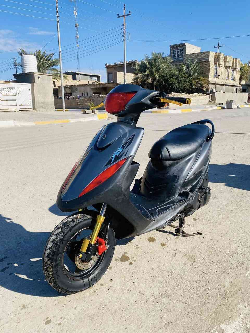 سلام عليكم ماكس للبيع
دراجة بيها تزويد دبلات وصالنصة رياضيFM
يدات بريك تزويد+يدات بانزين ترويد +جاملغ كاربون فايبر 
كلجات امامي خلفي رياضي +قايش رياضي 
عنوان ديالى كنعان السعر خاص
***********
