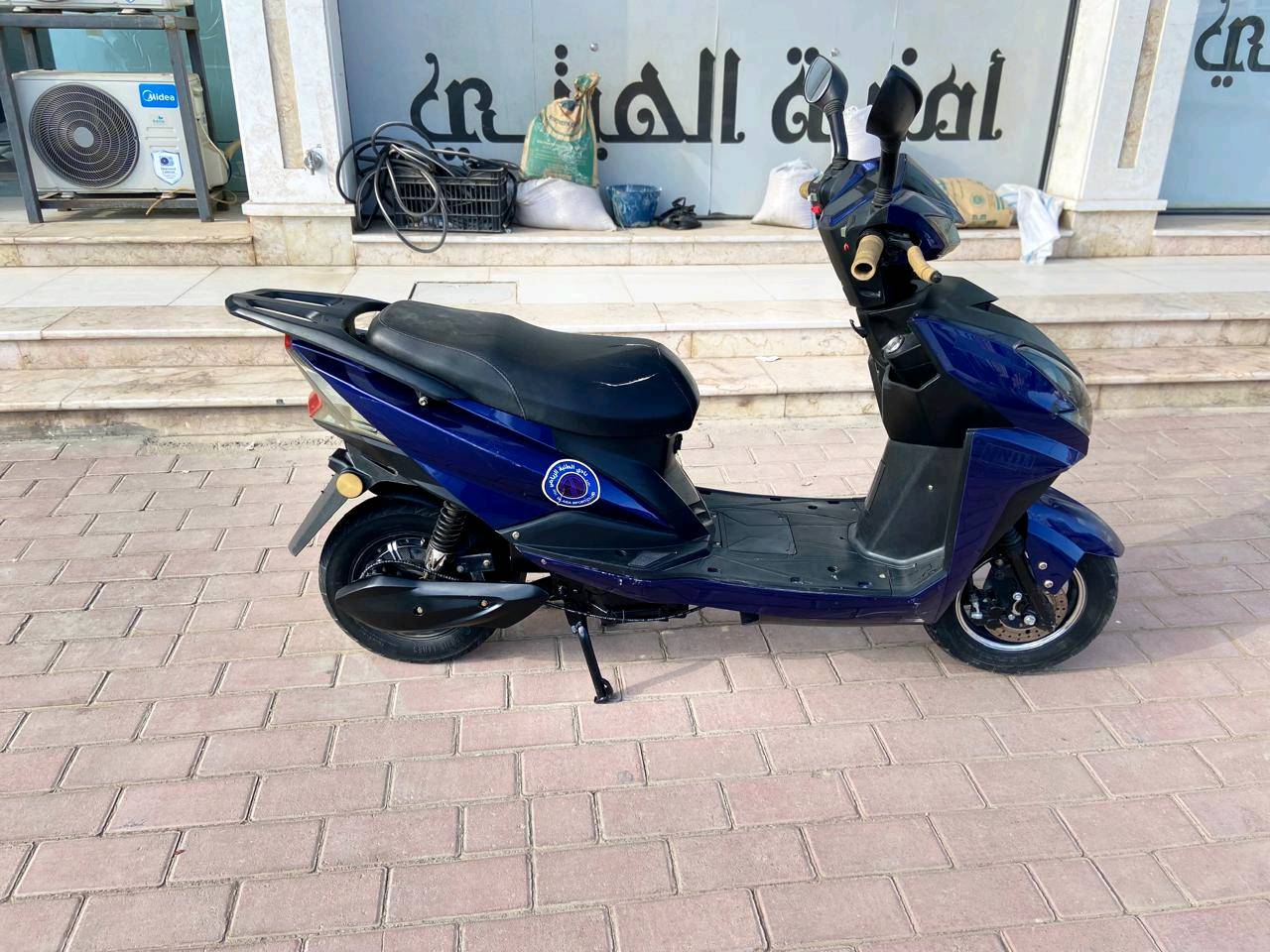 للبيع ماطور شحن نضيف 6 بطاريات السعر 400 الف وبي مجال بسيط المكان الرمادي