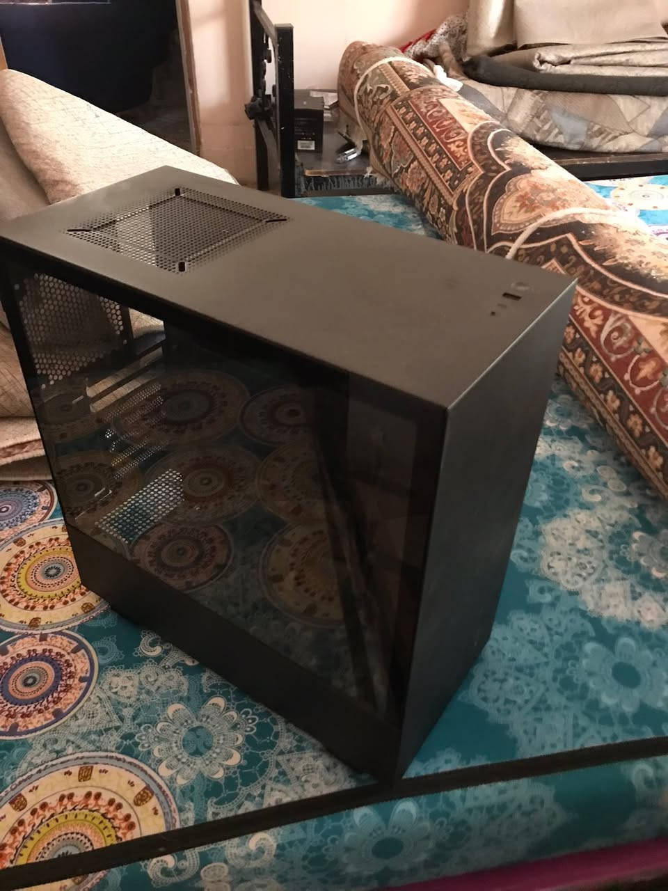 كيس NZXT لون اسود طافي
الكيس نضافته جدا عاليه 
استخدام مده قليله و تخزن 
لون اسود طافي و ما عليه اي ضرر 
ملحقاته عدد ٢ فانات مالوكاله 
و يجيك ويه الكيس بكج فانات U2K باللون الاسود الطافي 
سعر ٥٠ الف (ما تلكه هيج كيس و وياه فانات بهذا سعر)
سبب البيع قطعه زايده ما محتاجها 
للاستفسار: ***********
