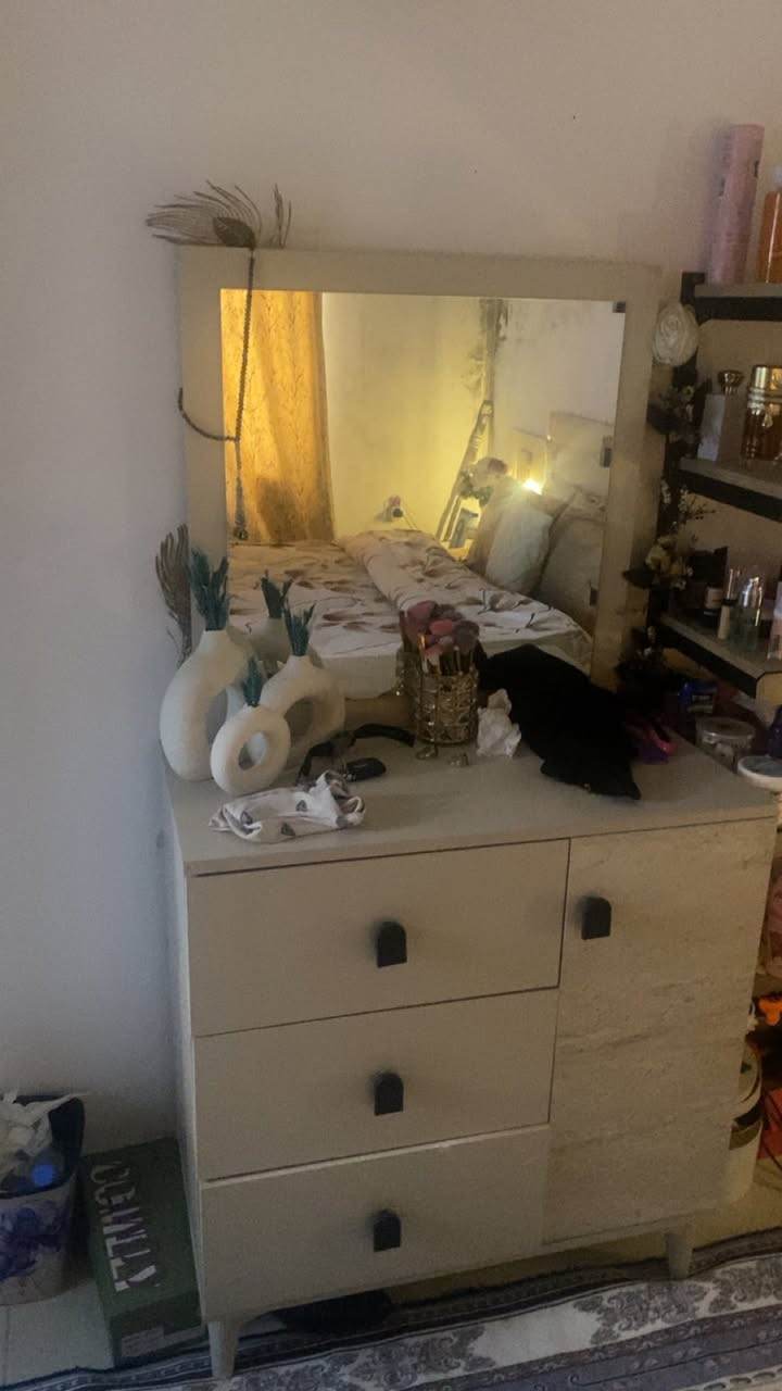 غرفه نوم البيع مصار شهر من شادها لاون ستي ٤٥٠الف ***********
