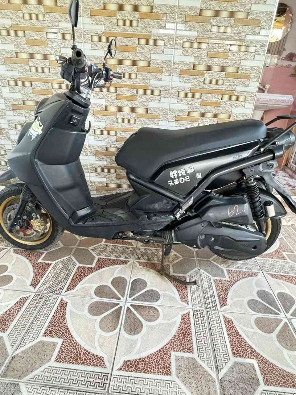 السلام عليكم دراجة سكنس جبلي للبيع الدراجة كفالة عامة دراجة بلاد صارلها أسبوعين من نازلة من الرمبة  الدراجة بيها منفيس دخولية وبيها ووصل معرض  موجود الوكيل الدراجة فول نضافا بعد مالت رمبا بس محتاج واريد ابيعها الدراجة كلها كفالة كهربائيات كلها شغالة مكاني البصرة المعقل  السعر 1500 مليون ونص وبيها مجال حك الجيةللاستفسار الاتصال علئ الرقم *********** واتساب موجود ايضاً وبلعافية علئ الياخذها
