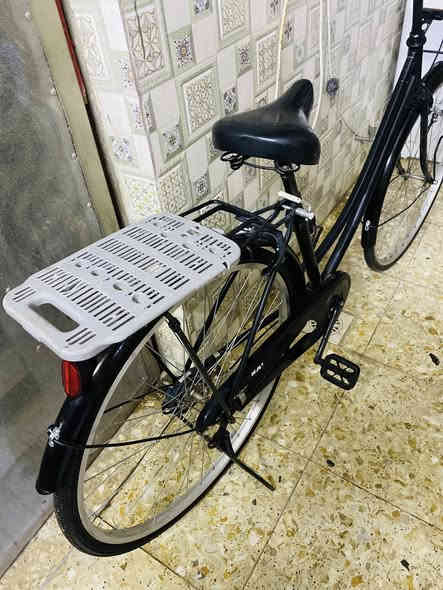 سلام عليكم شباب بليسكم للبيع نضافة ٩٩بل ١٠٠بناتي حجم ٢٧ السعر خاص *********** ماتساب
