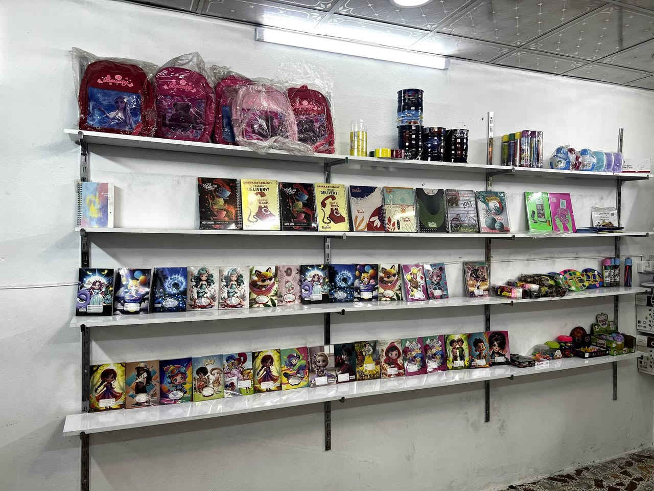 محل قرطاسية واستنساخ للبيع + المحل سرقفلية محتويات المحل طابعة ايبسون كبيرة + طابعة ايبسون صغيرة لابتوب DEEL + قرطاسية  رفوف عدد 9+ مبردة  ميز خشب مكتبي +جام خانة ايجار المحل 75 الف سبب البيع عدم التفرغ 
حي الزنجيلي مقابل مول دريم للاستفسار الاتصال على الرقم 
***********
