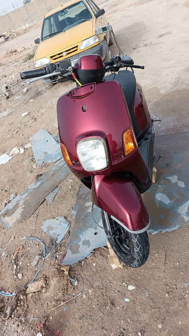 السلام عليكم بوليسي للبيع ياباني موديل 2007 كابريتر المحرك مجفت تجفيت عام ومبدل كلجات جدد وقايش جديد كهربائيات كلهه شغاله من الطول للطول لايت بك لايت لايت زنون اصفر عالي ناصي رماش بريك امامي بريك خلفي  كفرات مبدله تجاري الدراجه نضيفه بس بيهه شخوط دراجه محرك ناعم وشلعه ومعدل فول سلف هندر الدراجه كامله مكمله ع حسب الاصول السعر 550 وبيه مجال بسيط مكاني كربلاء حي الحر الشراي يتصل(***********) /بيع او مراوس
