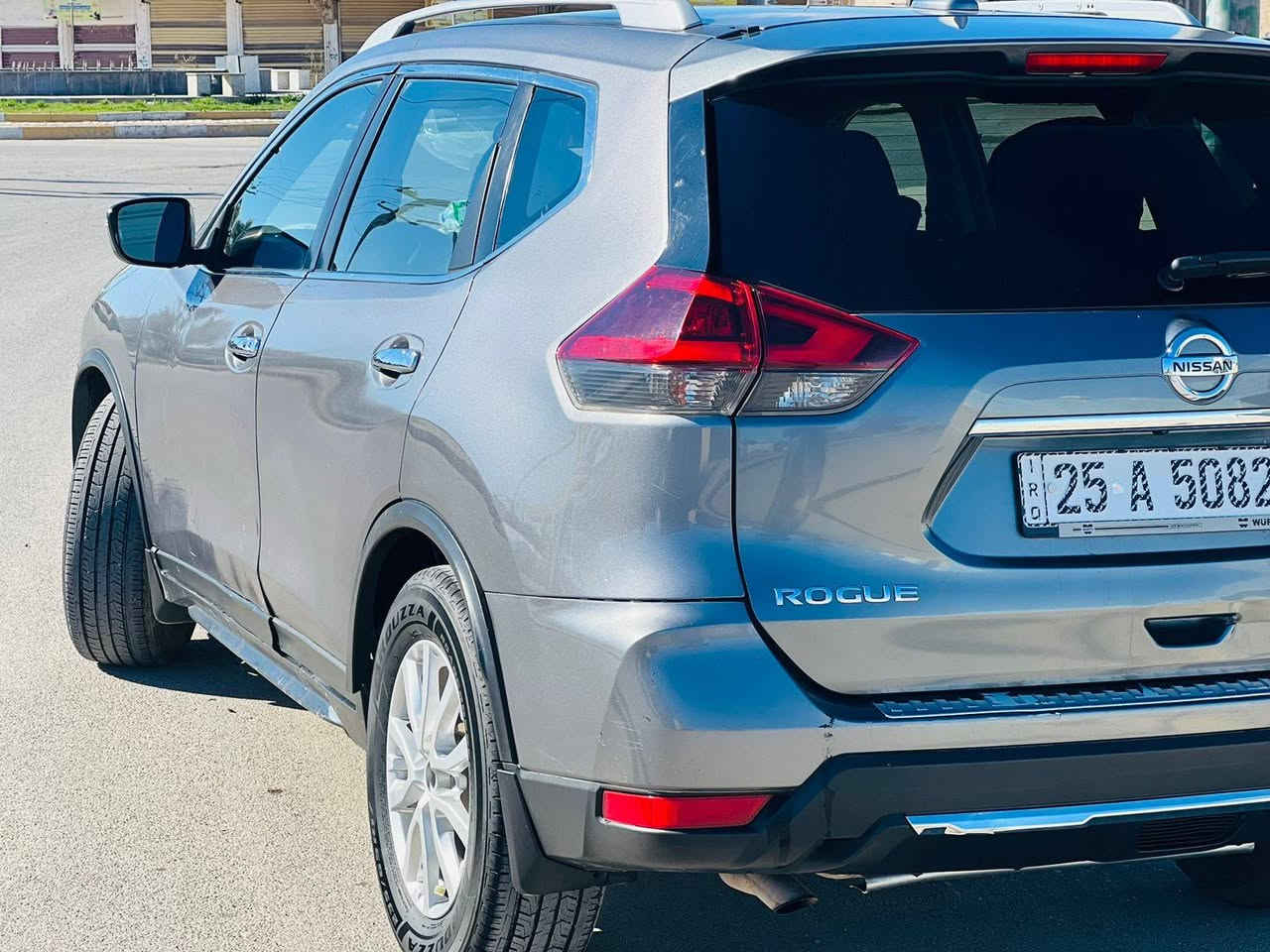 السلام عليكم تحياتي للجميع
نيسان...رانج.. 2019 
موديل 2019 
كهربائيات كلها شغاله
تبريد ثلج  تدفئه 
فول تحكم ستيرن
مثبت سرعة   
كشنات كهربائي
لايتات فول زنون
................................................
سياره حادثه قطعتين+قطعه تعديل بارد ..گير محرك شرط ...صدر تايرات كل جديد
 رقم كركوك سنويه لل2030 هزه جديده   شرط تحويل
مكان سياره كركوك الحويجة..  رقم الهاتف  ***********
