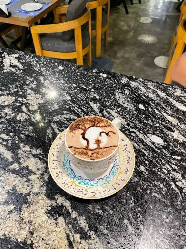 سلام عليكم 
باريستا سوري  متفرغ للعمل ضمن اليرموك والمنصور فقط
ساخن وبارد واشتغل بعض اصناف الحلويات كنافة سان تشيز تراميسو فوندوم براونيز  وكيكة الحليب وبسبوسة  للضيافة 
***********
